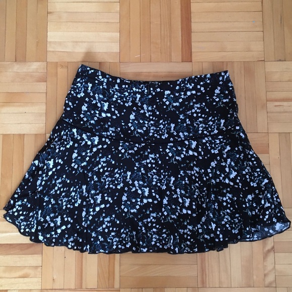 Aritzia Summer Best Flower Pattern Mini Skirt - Picture 2 of 4